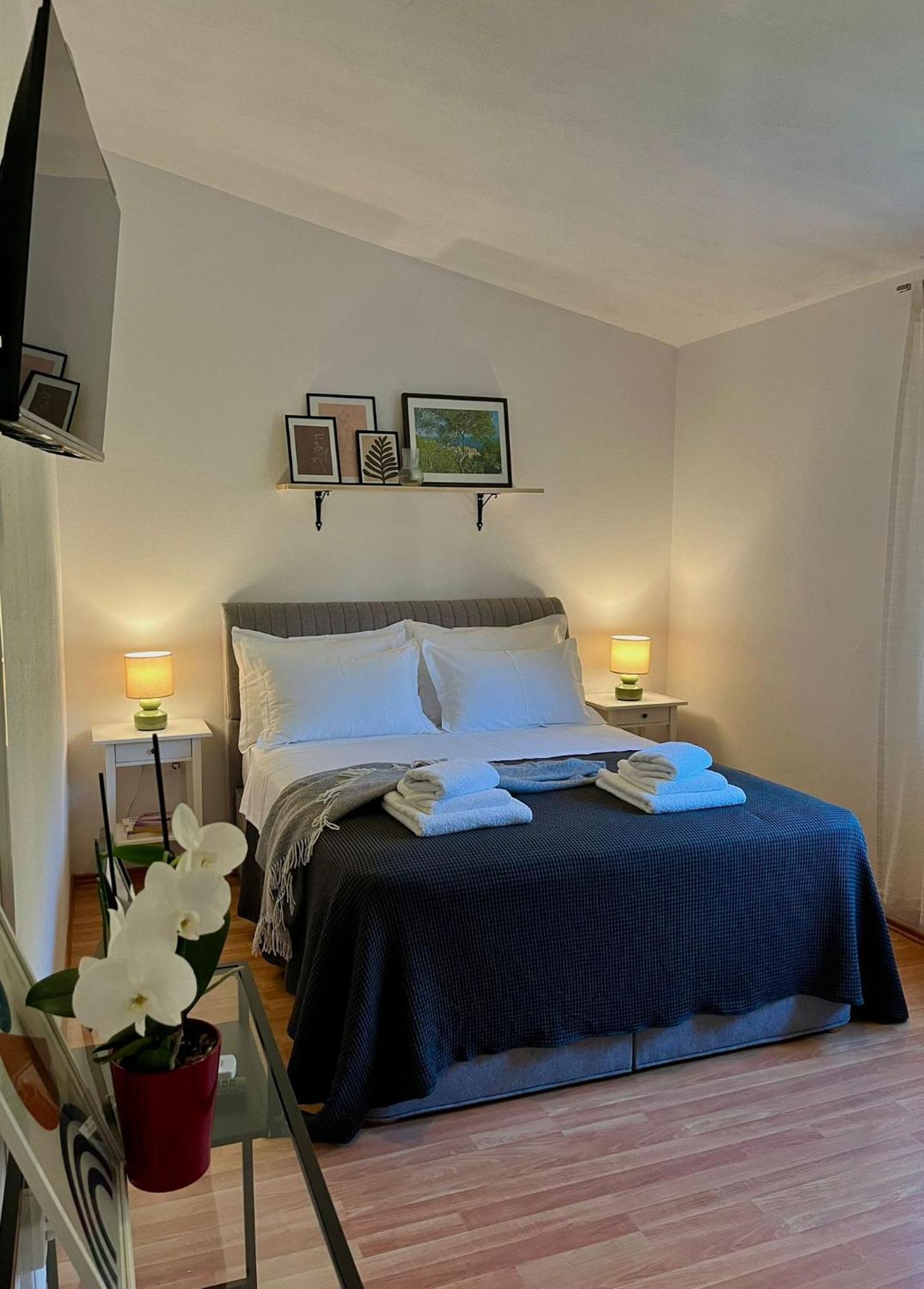 Apartments Curnic Jesenice  Extérieur photo