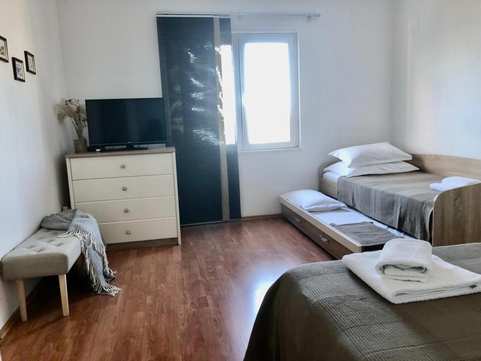 Apartments Curnic Jesenice  Extérieur photo