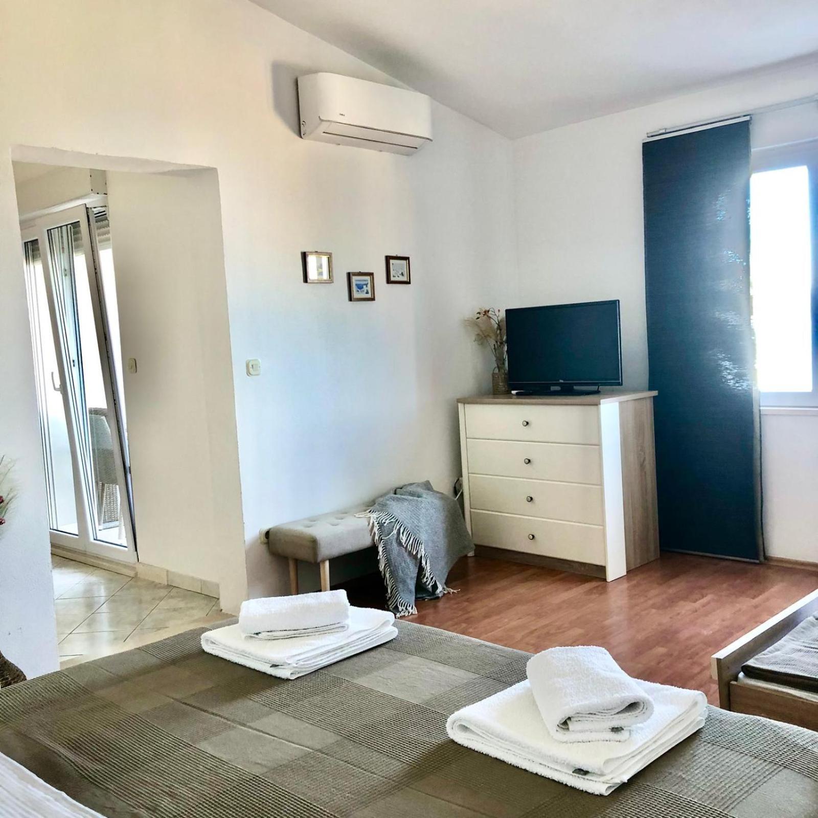 Apartments Curnic Jesenice  Extérieur photo