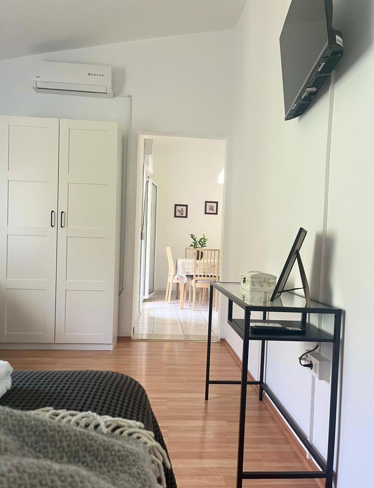 Apartments Curnic Jesenice  Extérieur photo