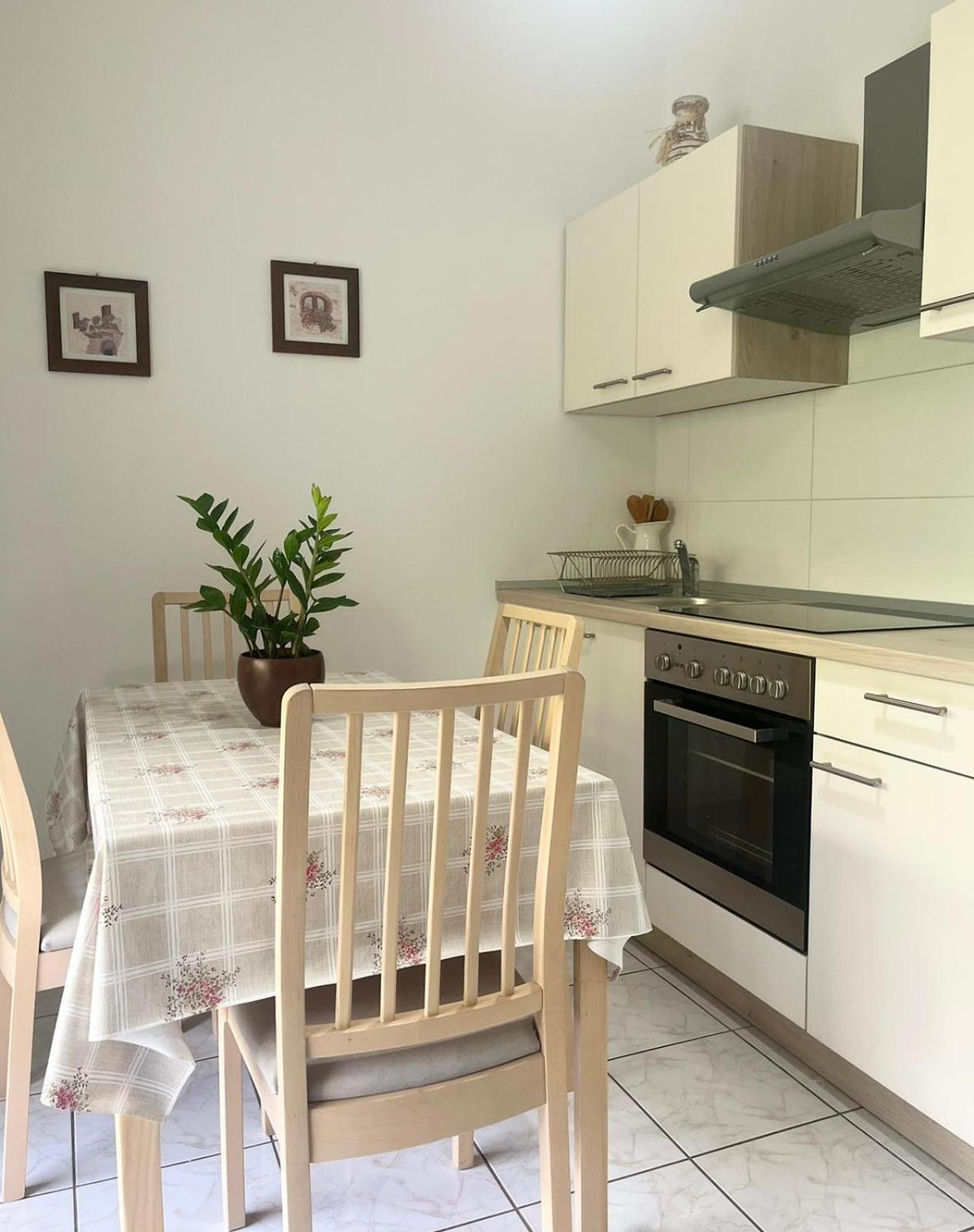 Apartments Curnic Jesenice  Extérieur photo